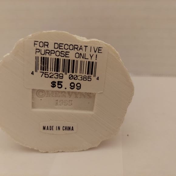 Mervyn's Village Square 1995 Lady With Umbrella Figurine - Picture 5 of 7